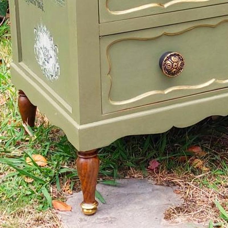 Detalle de patas y tiradores