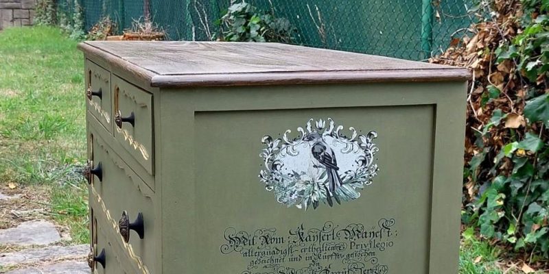 Cómoda con Espejo de 68 años