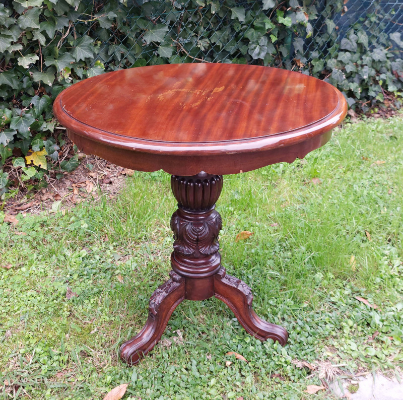 Mesa alta de salón antes de la restauración