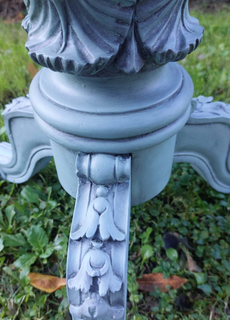 Detalle de la base de la pata de la mesa