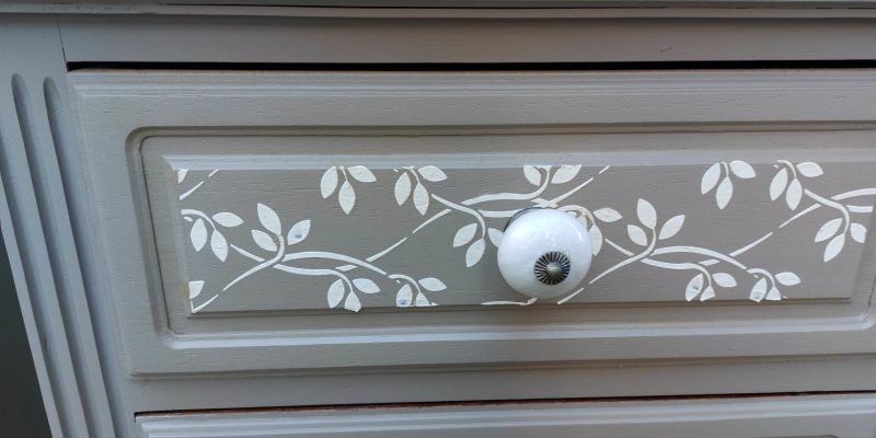 Frontal de cajón decorado en relieve