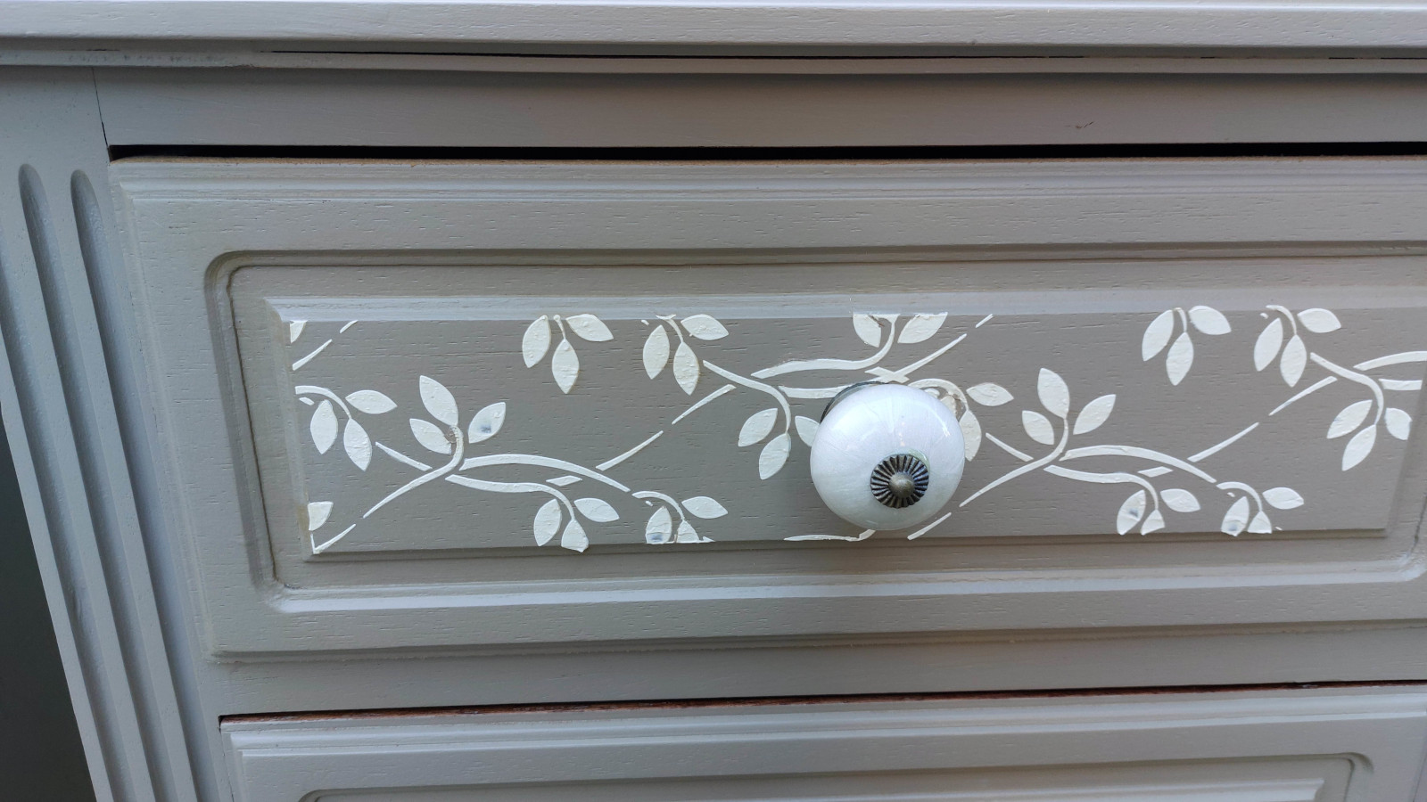 Frontal de cajón decorado en relieve