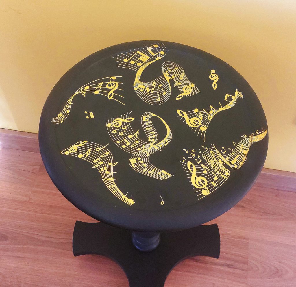 Detalle de la transferencia de motivos musicales de la parte superior